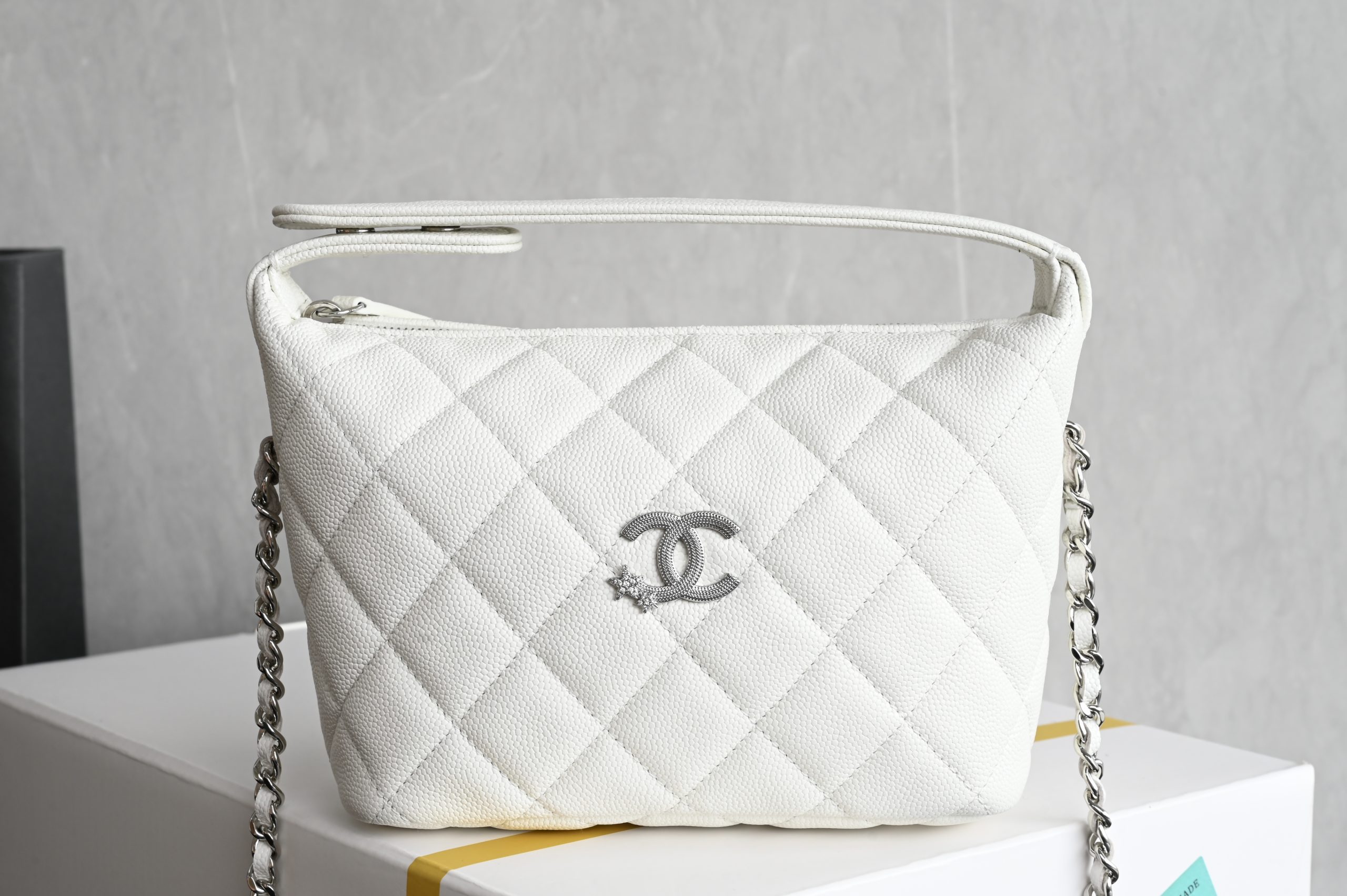 Star-embossed Hobo Lunch Bag