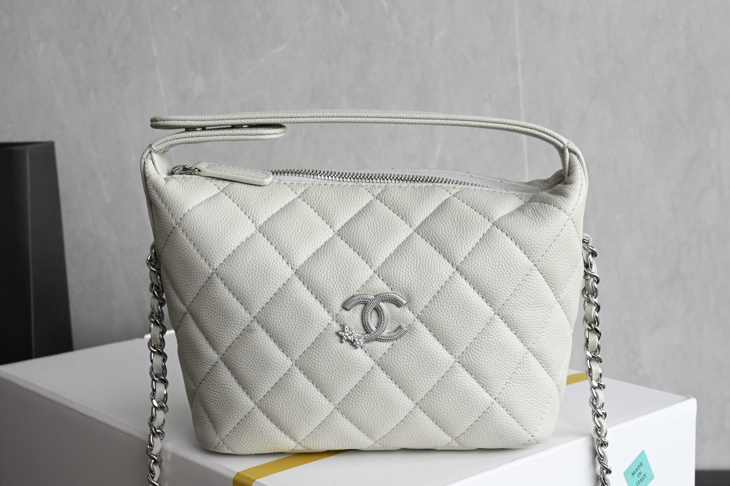 Star-embossed Hobo lunchbox bag