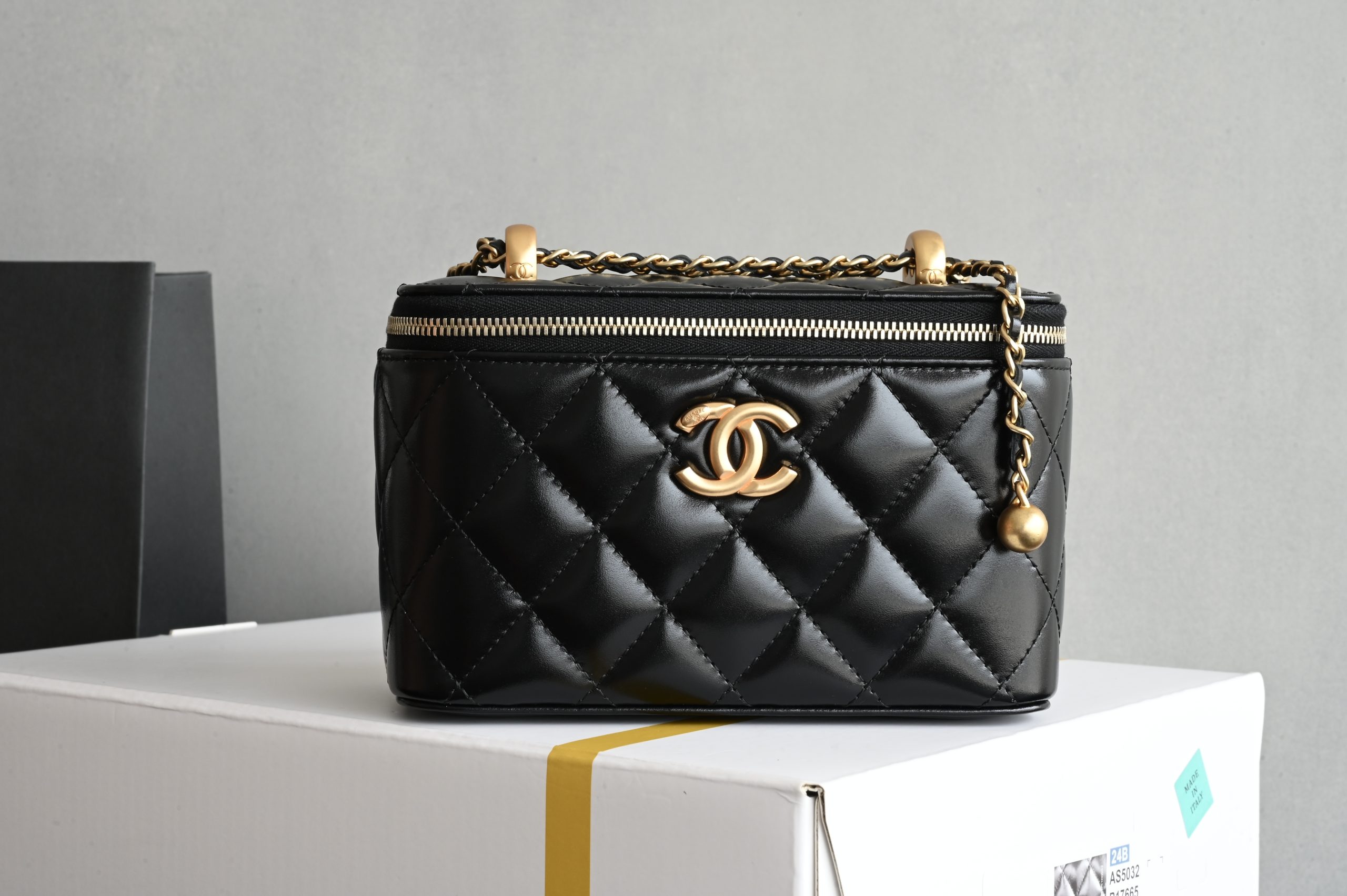 Gold Ball Double Chain Cosmetic Bag