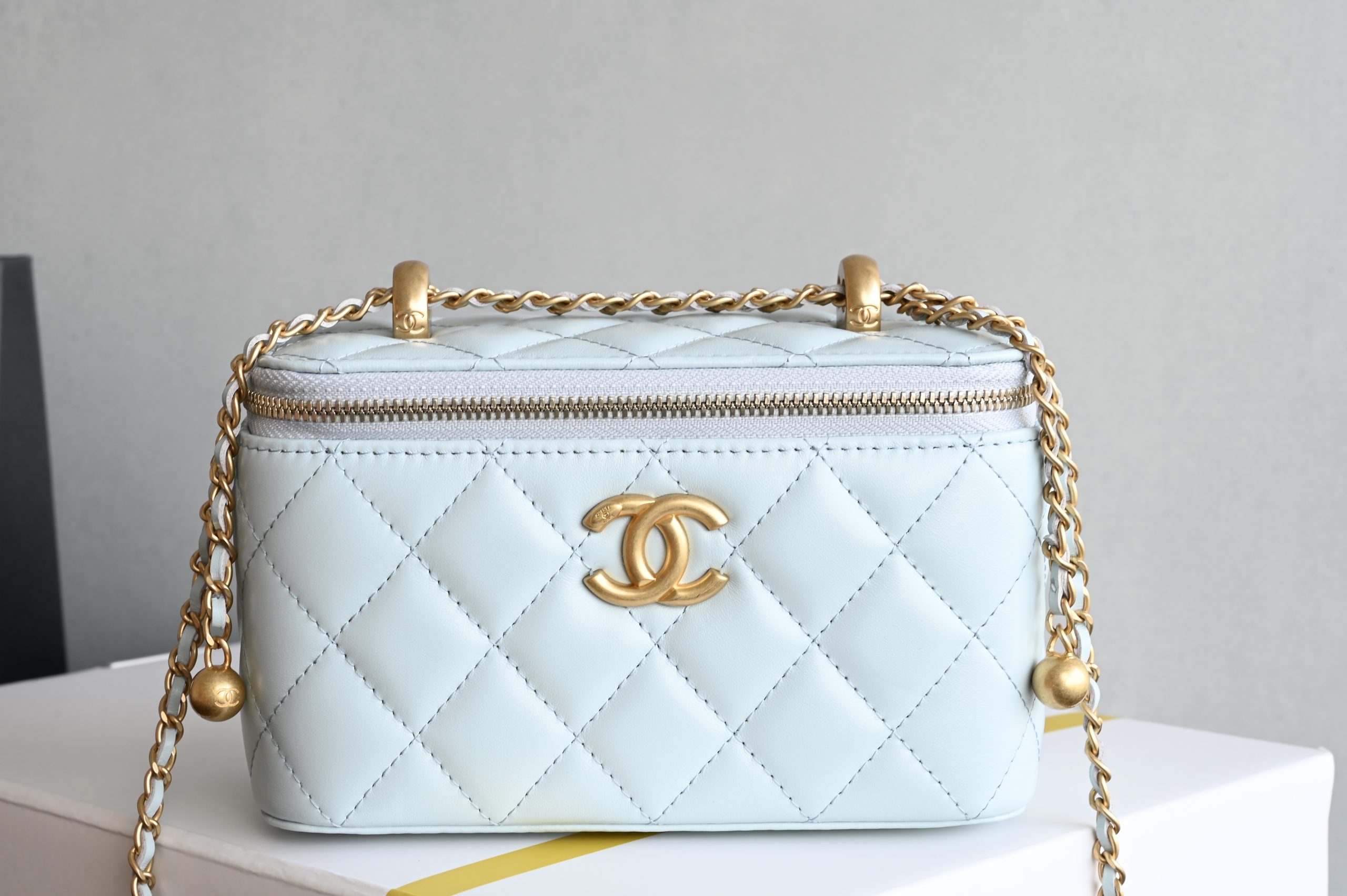 Brand new version of the small gold ball double chain cosmetic bag