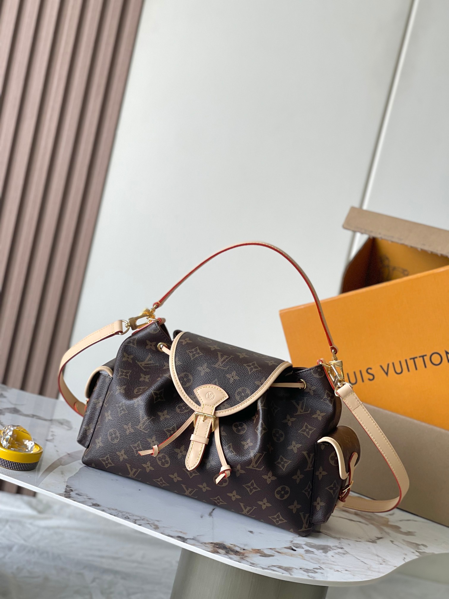 Odyssee 中号手袋 M26040