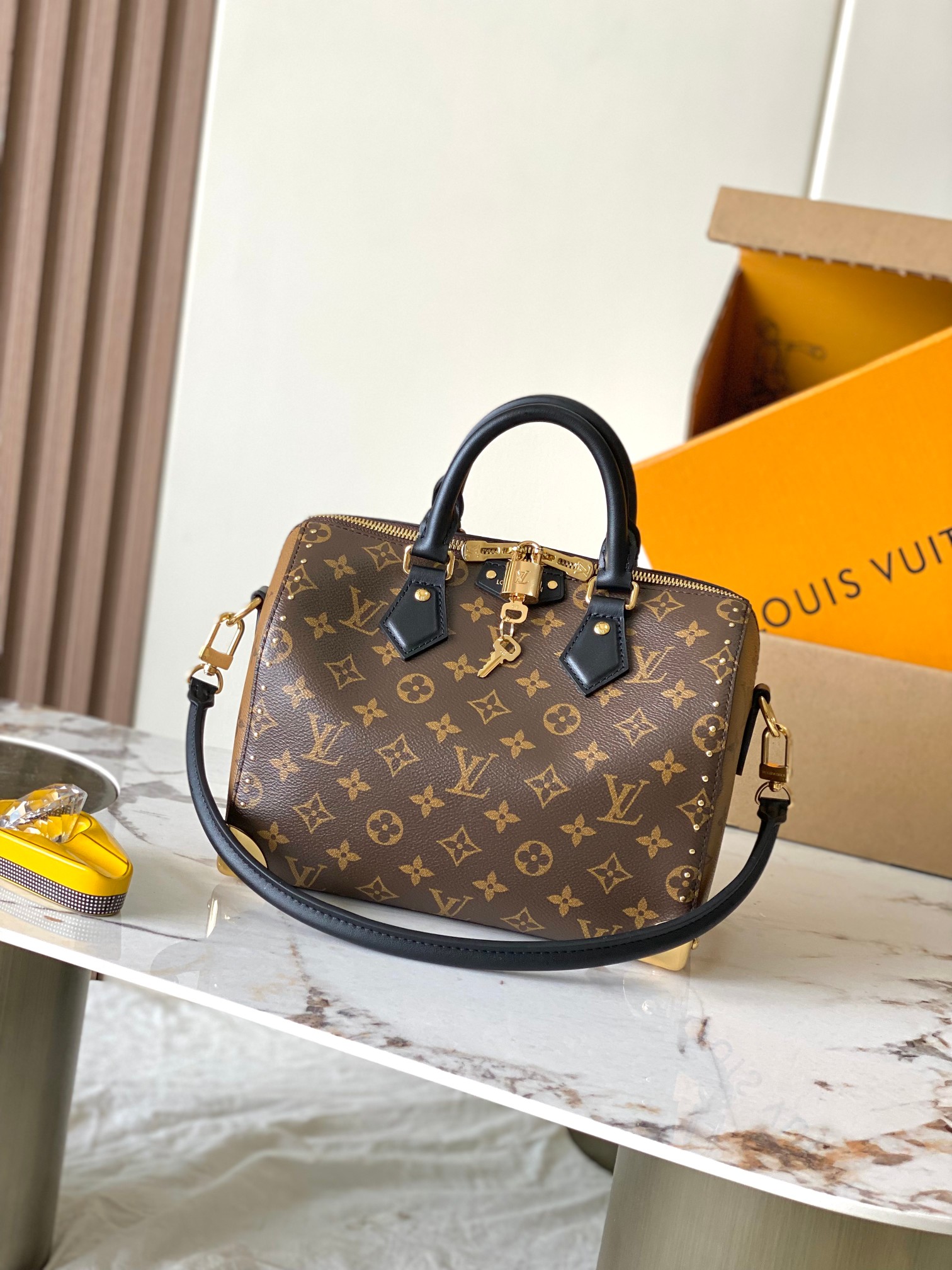 SPEEDY TRUNK 25 手袋 M26181