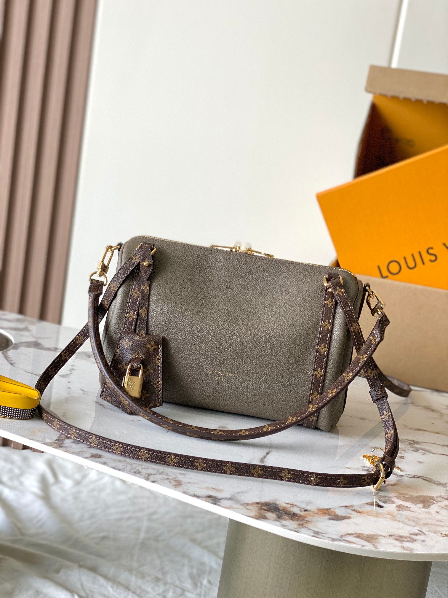 EXPRESS 小号手袋 型号 M26360