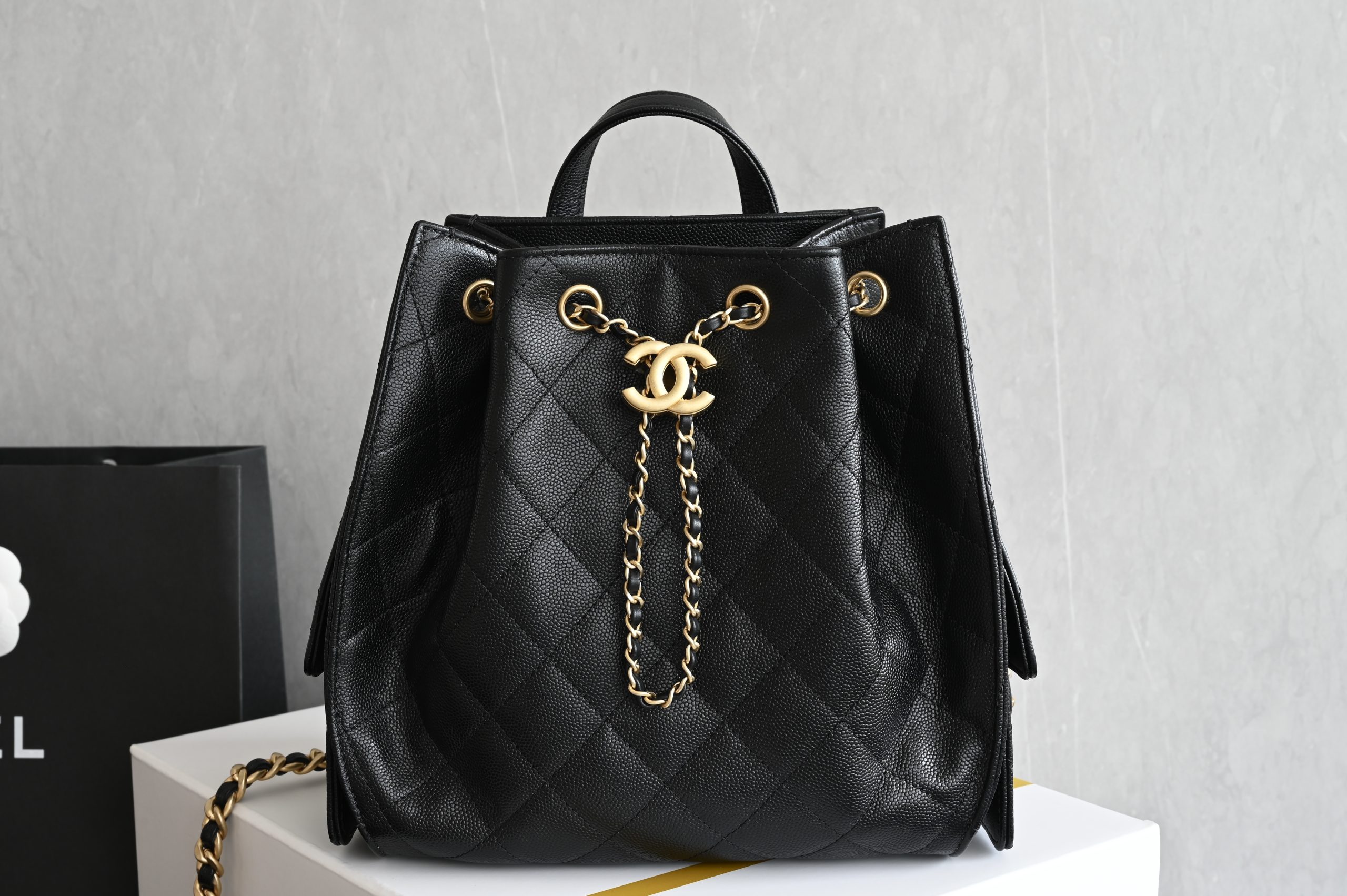 25 Medium-Sized Backpack in Black ♥