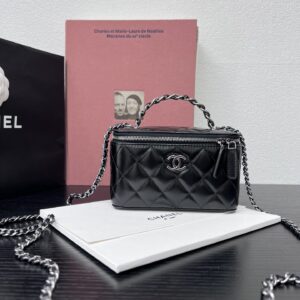 AP3593  Small Leather Goods