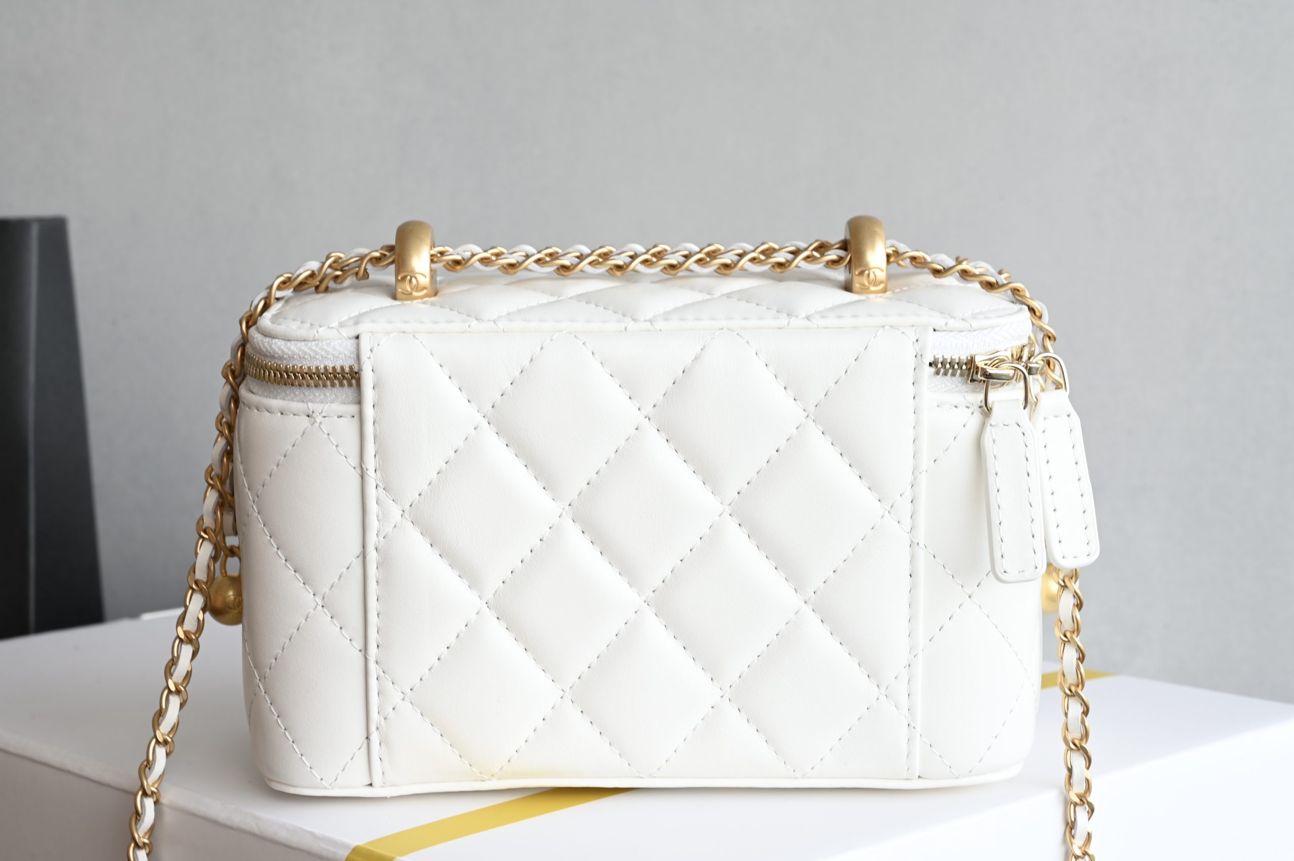 Brand new version small gold ball double chain cosmetic bag - Image 2