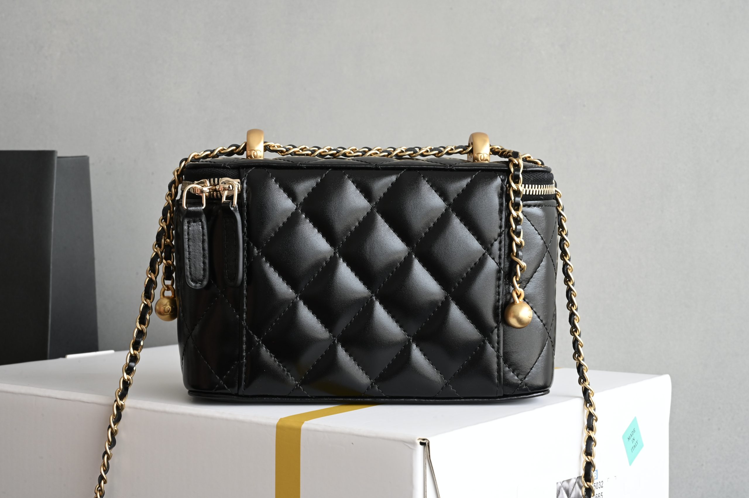 Gold Ball Double Chain Cosmetic Bag - 画像 (2)