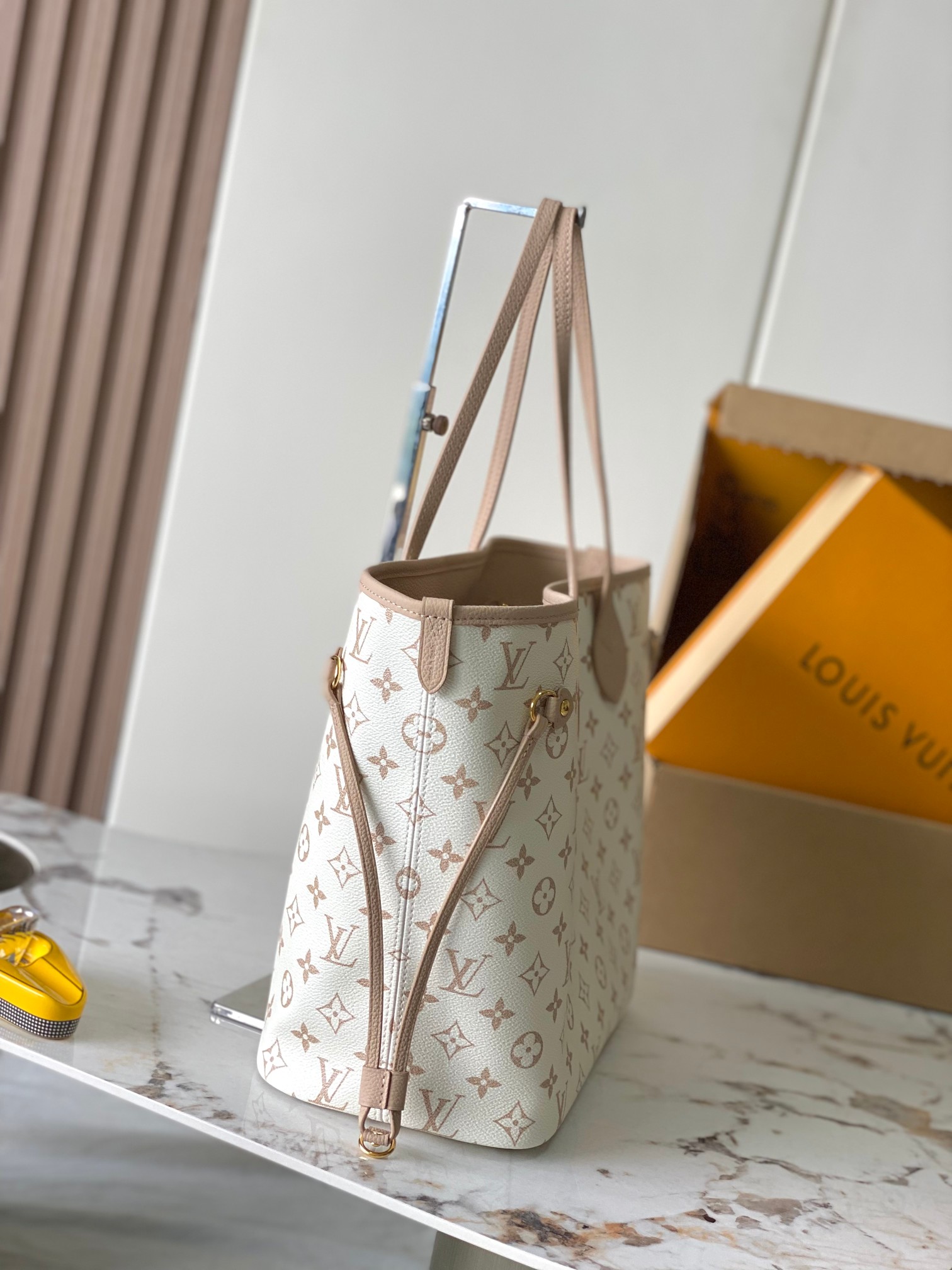 Neverfull Inside Out 中号手袋 M25665 - Image 2