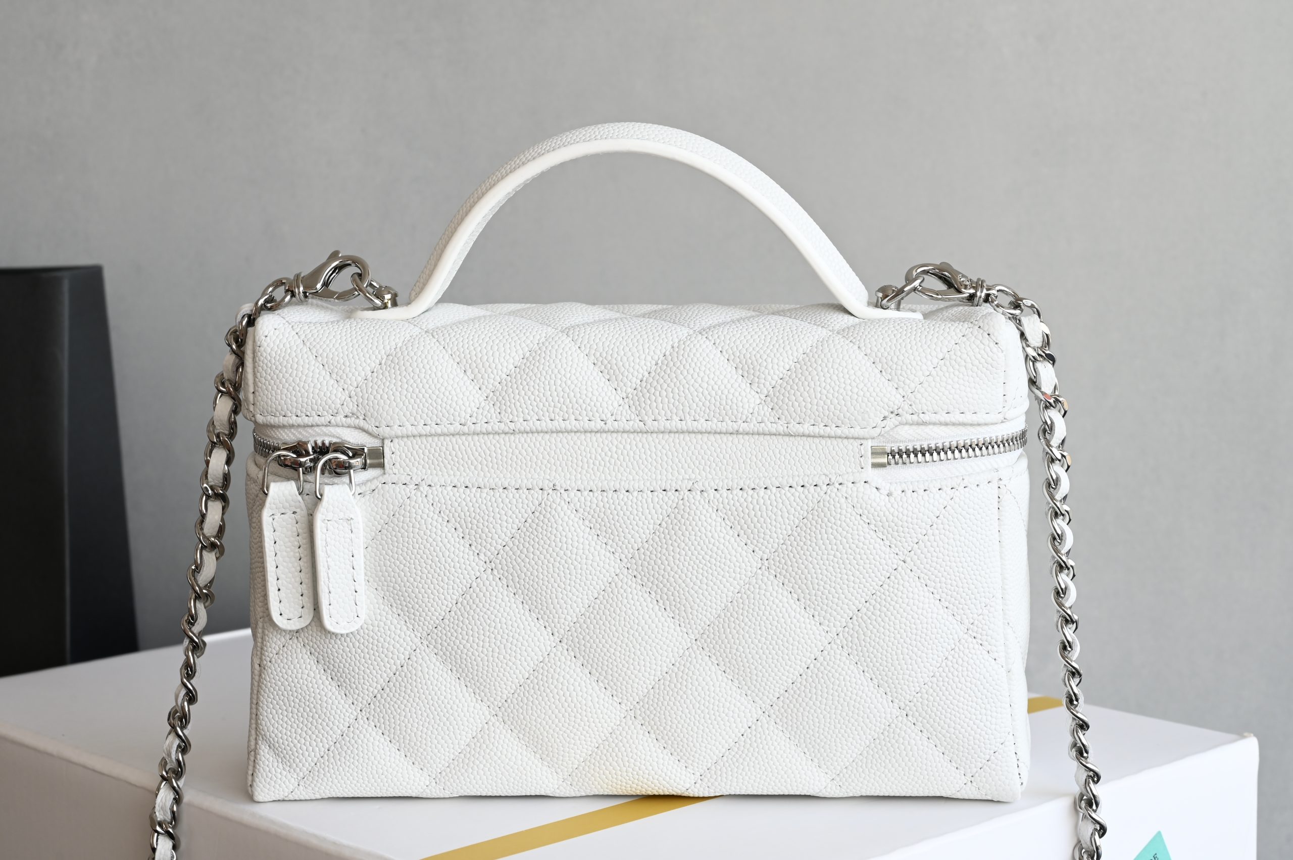 Star-embossed buckle LP box bag - 이미지 2