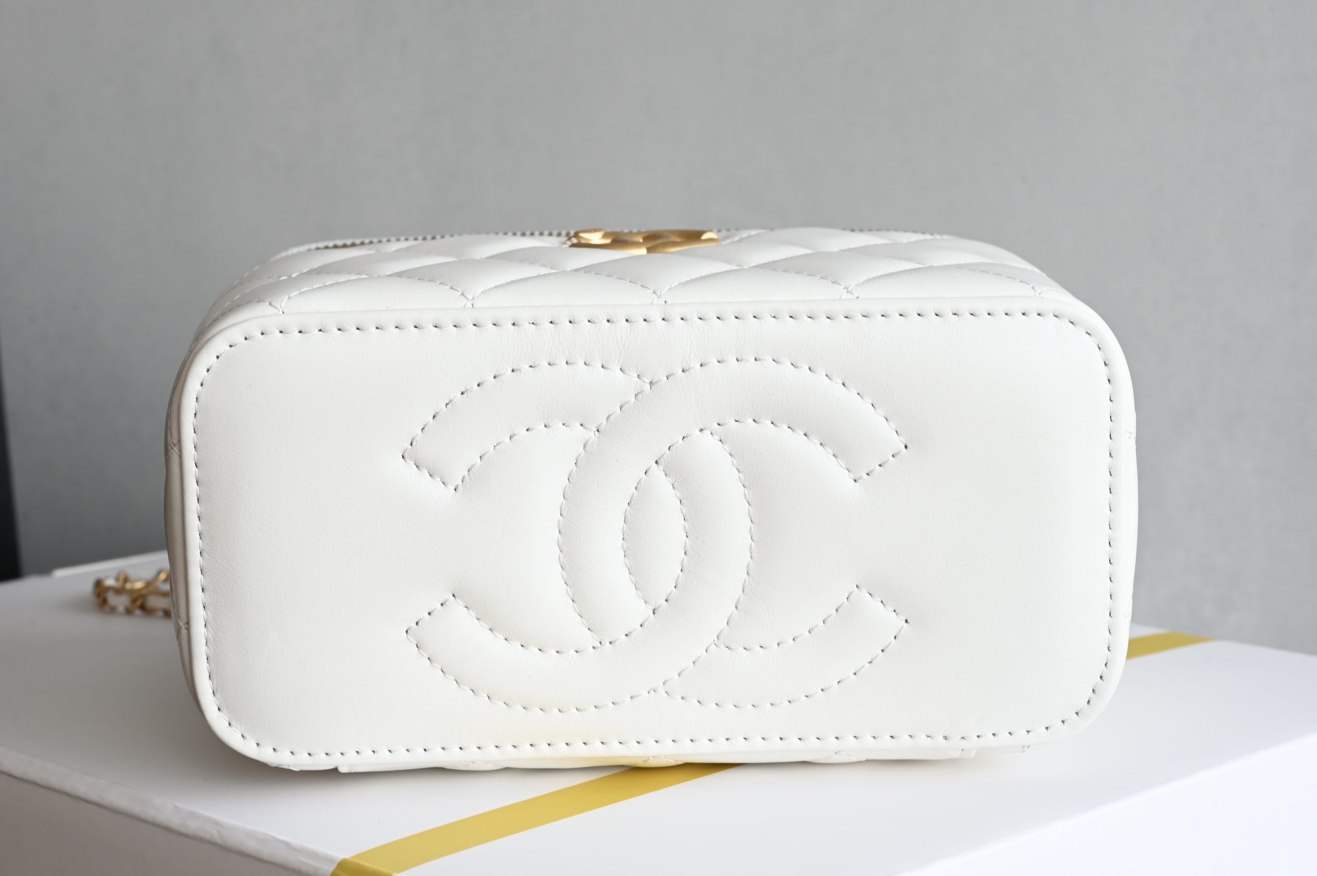 Brand new version small gold ball double chain cosmetic bag - Image 3