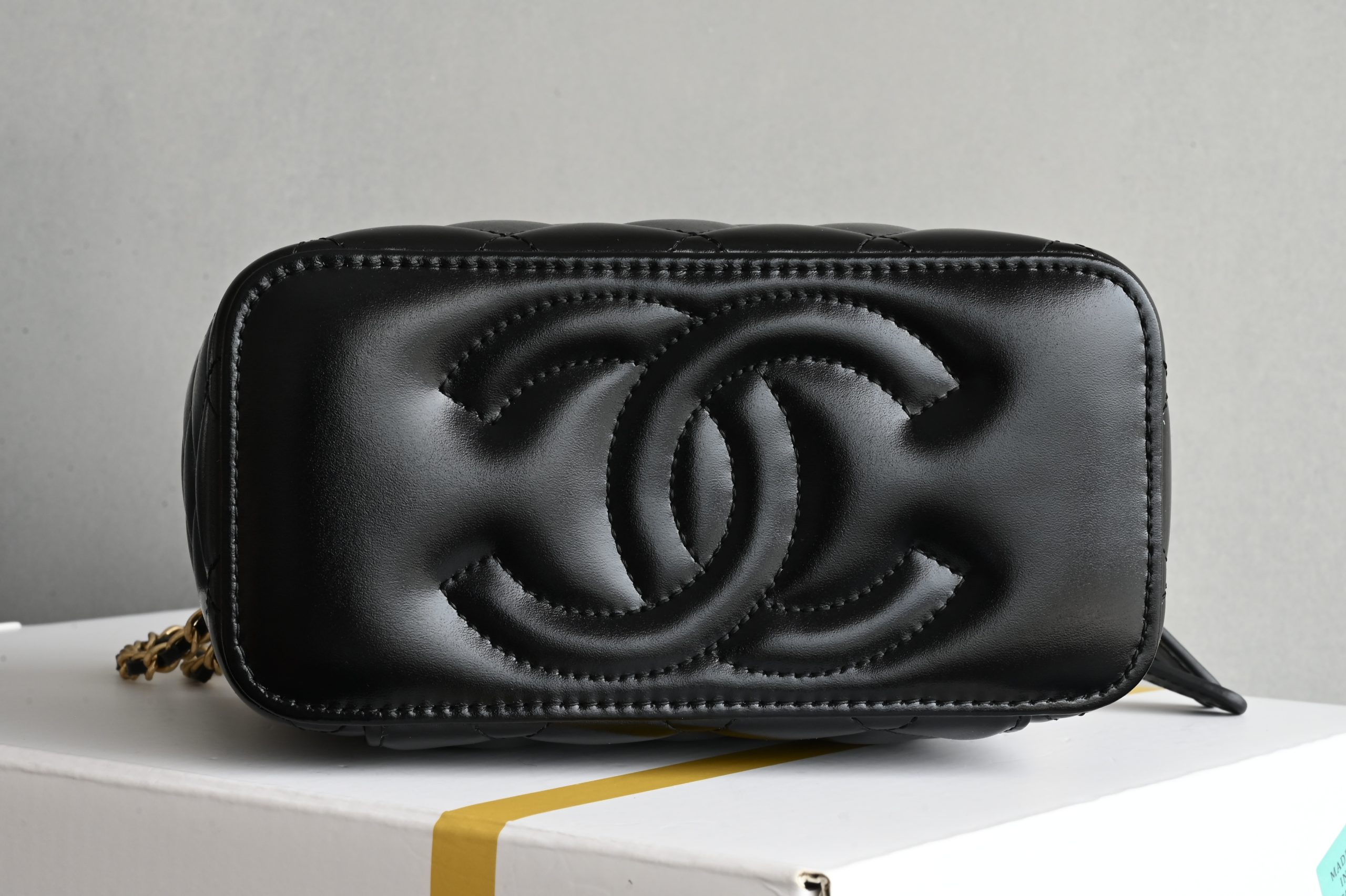 Gold Ball Double Chain Cosmetic Bag - 画像 (3)