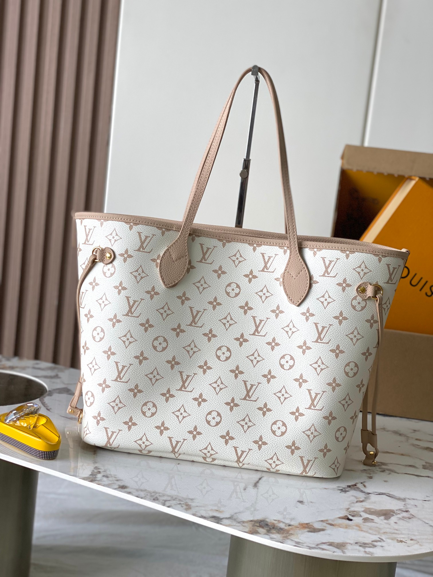 Neverfull Inside Out 中号手袋 M25665 - Image 3