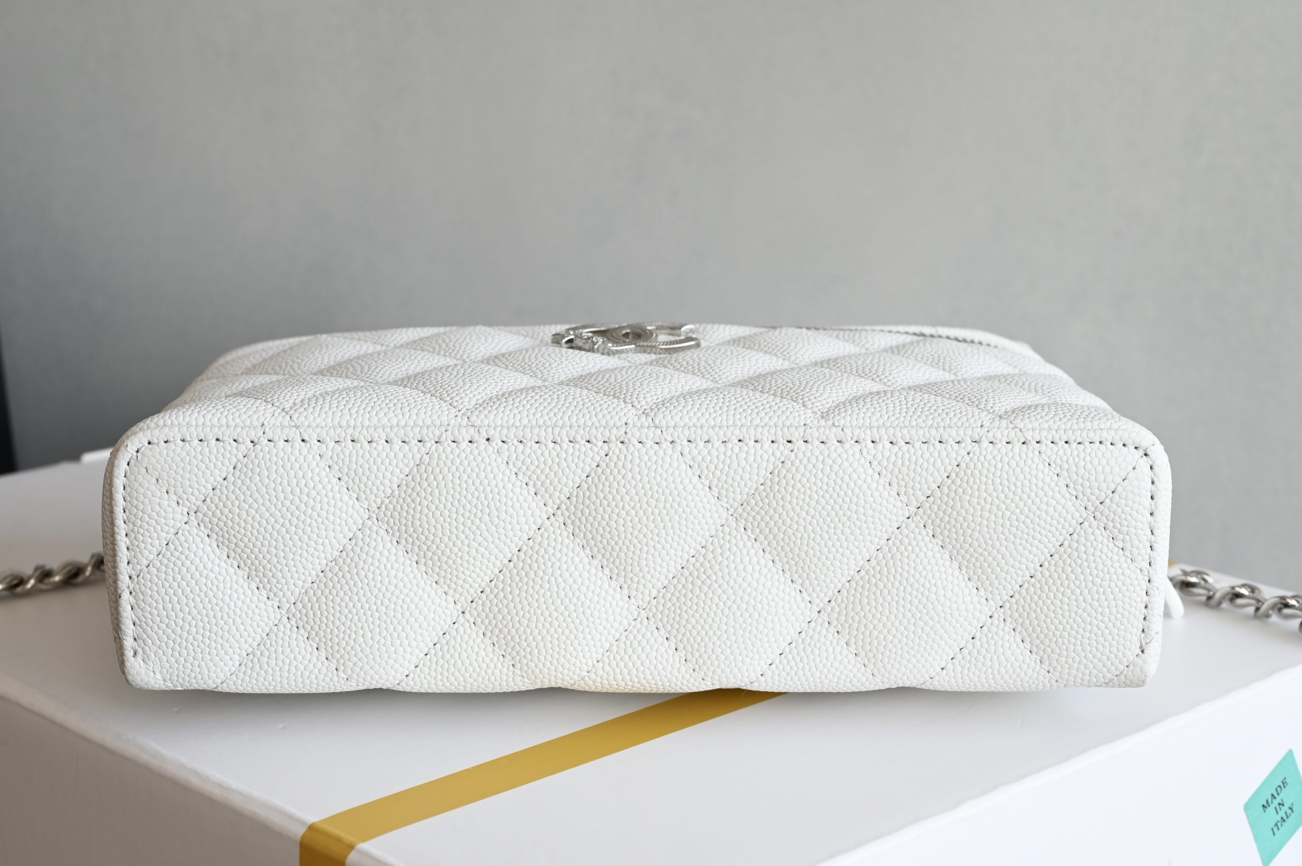 Star-embossed buckle LP box bag - 이미지 3