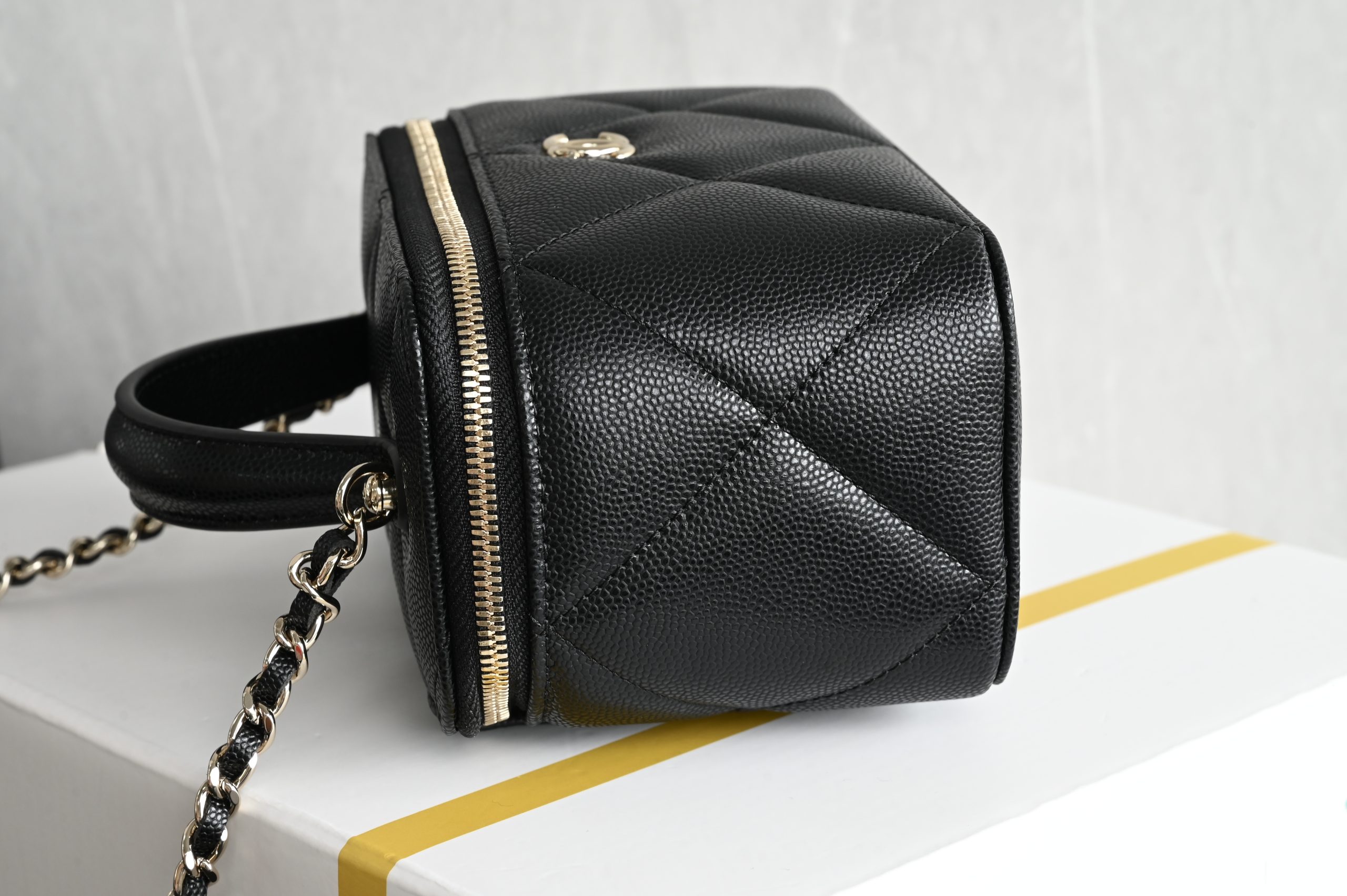 Large Diamond Quilted LP Lunchbox Bag ♥ Black - Image 4