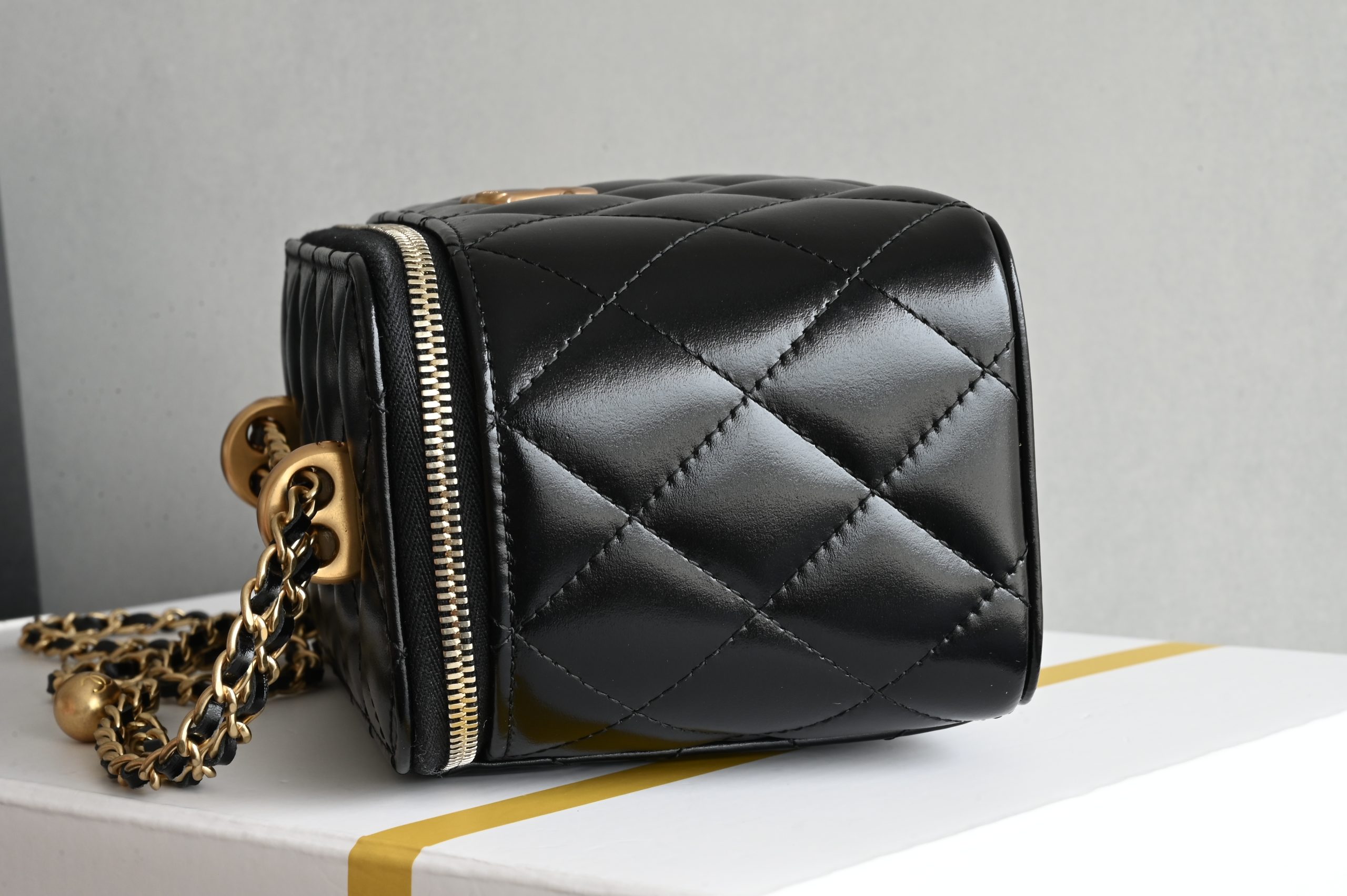 Gold Ball Double Chain Cosmetic Bag - 画像 (4)