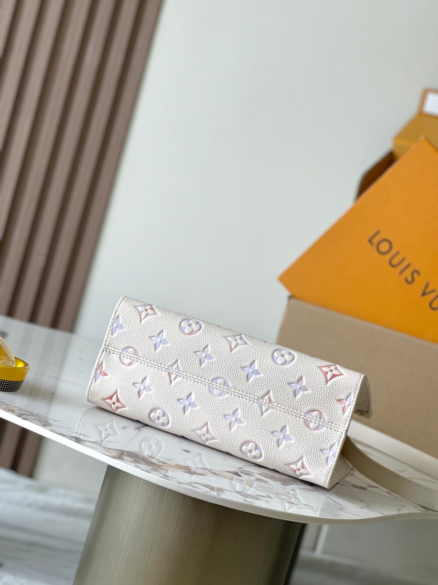 OnTheGo 小号手袋 M25770 - Image 4