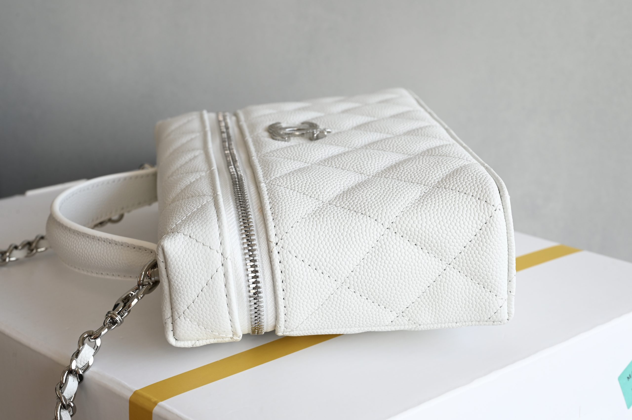 Star-embossed buckle LP box bag - 이미지 4