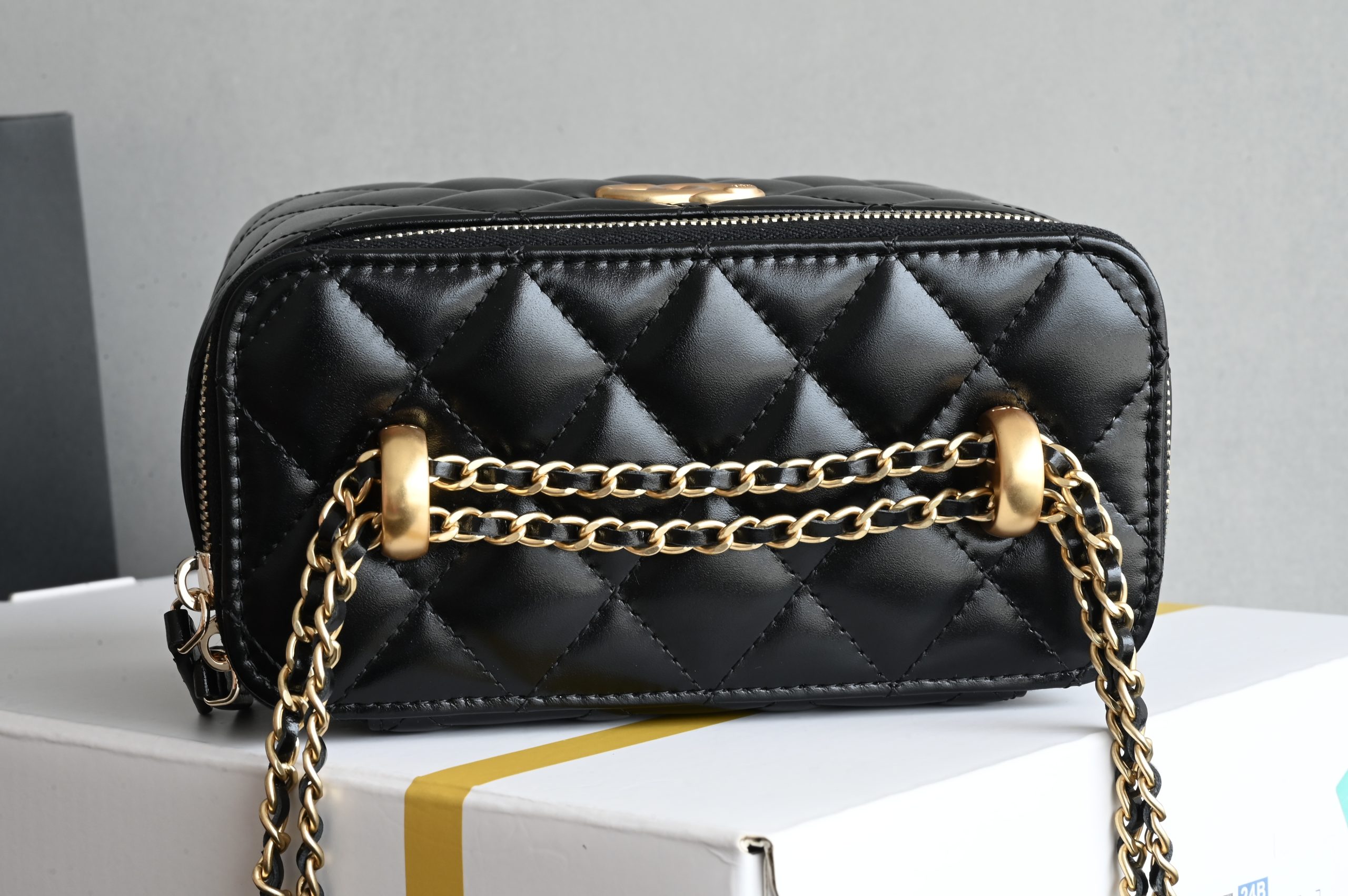 Gold Ball Double Chain Cosmetic Bag - 画像 (5)