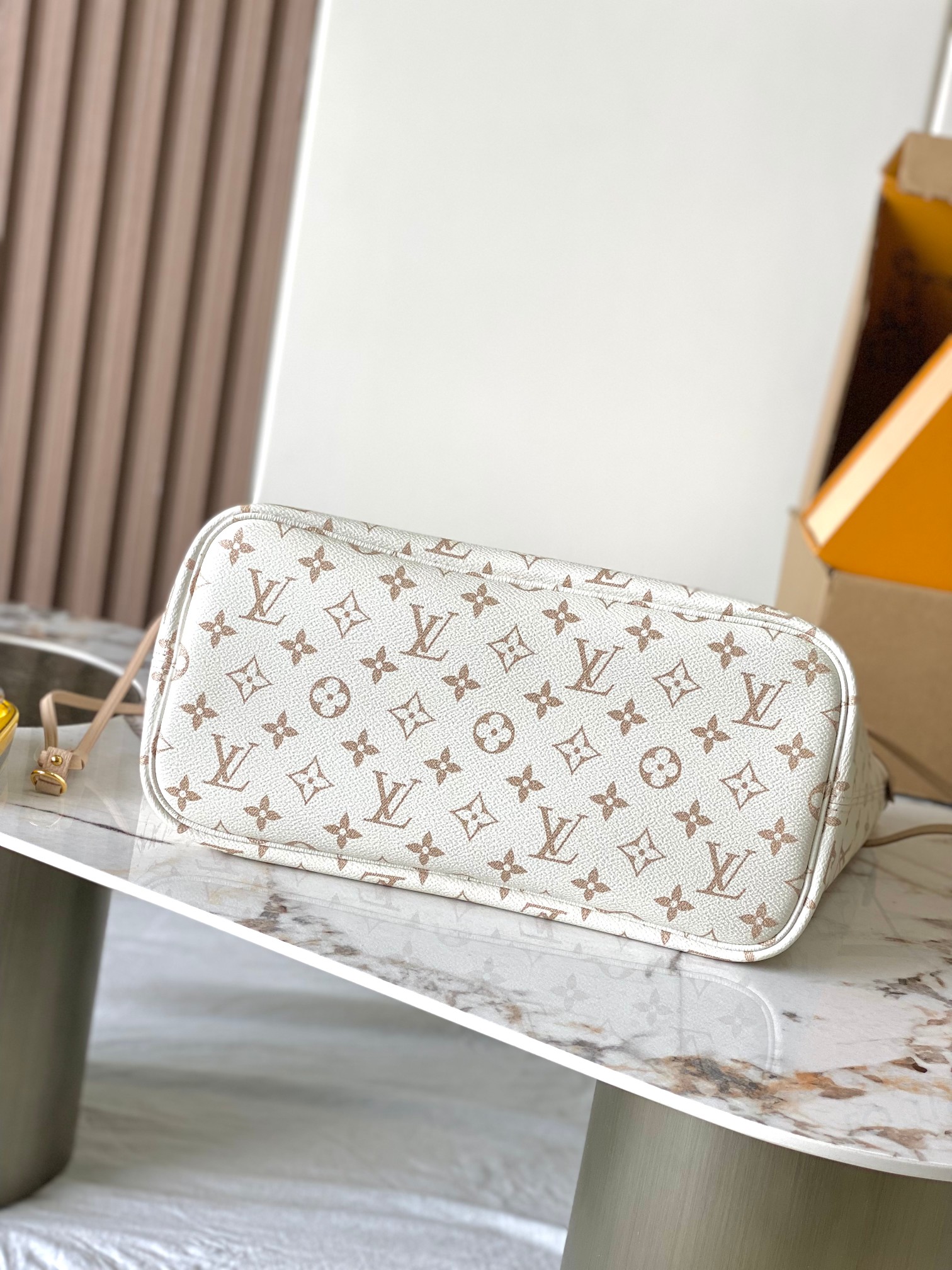 Neverfull Inside Out 中号手袋 M25665 - Image 5