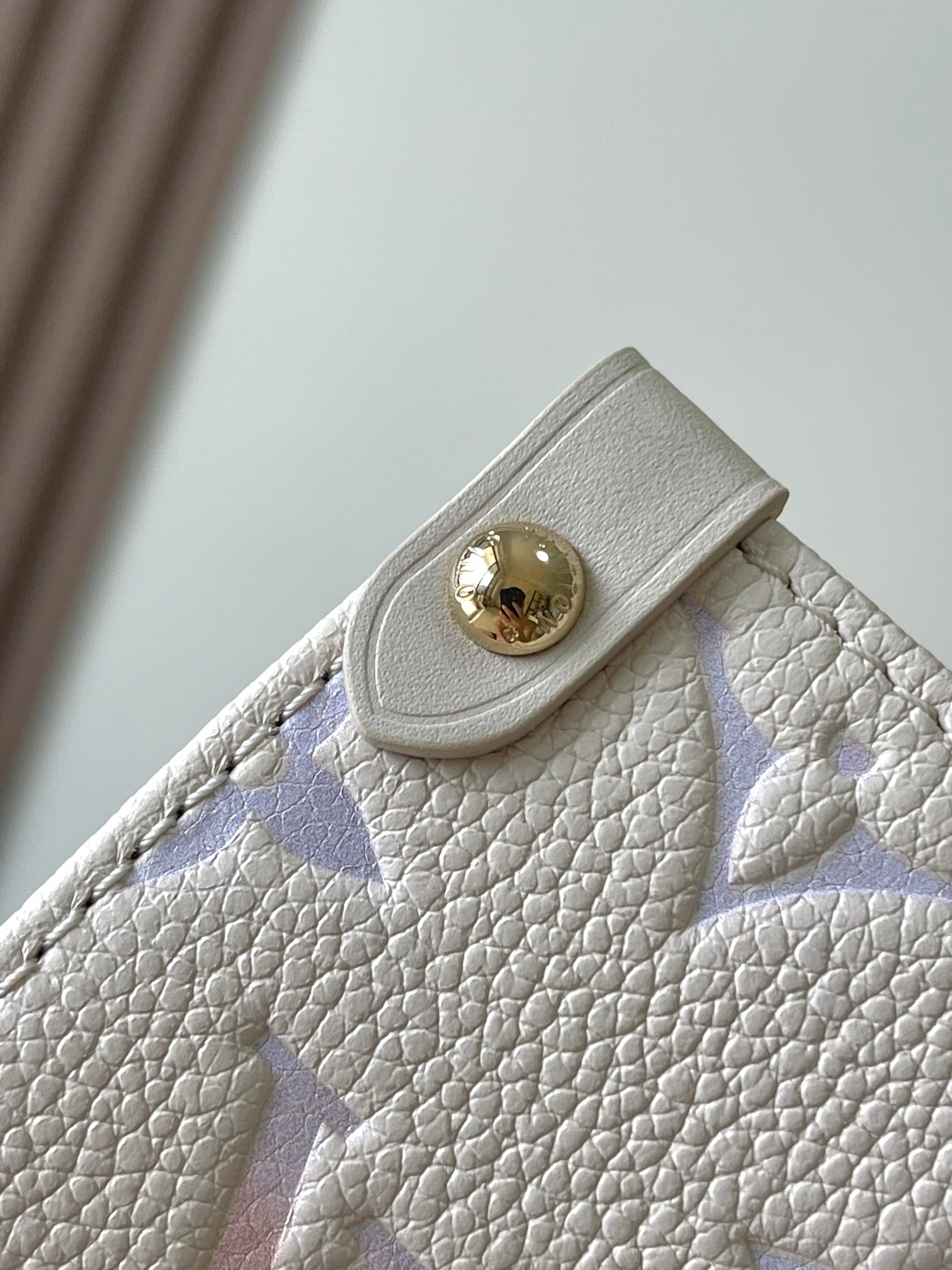 OnTheGo 小号手袋 M25770 - Image 5