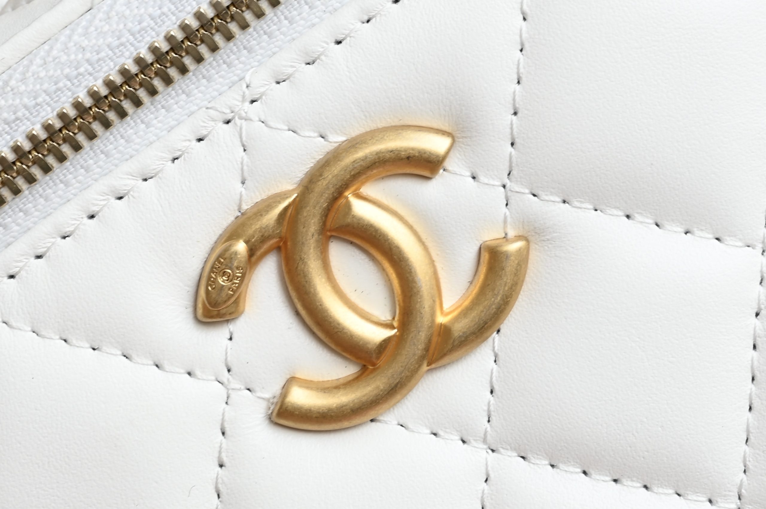 Brand new version small gold ball double chain cosmetic bag - Image 6