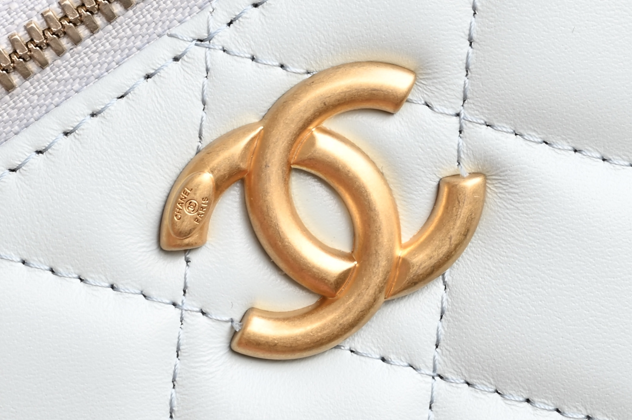 Brand new version of the small gold ball double chain cosmetic bag - Image 7