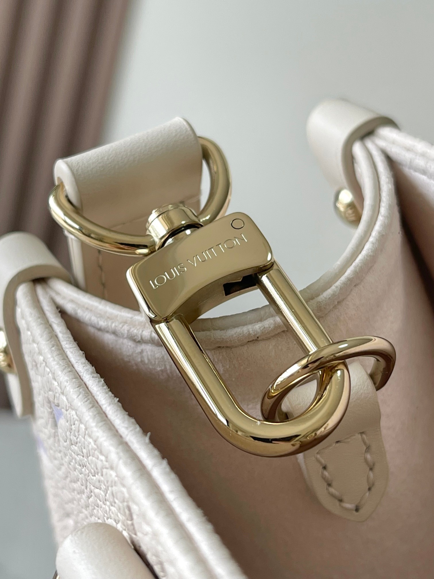 OnTheGo 小号手袋 M25770 - Image 6