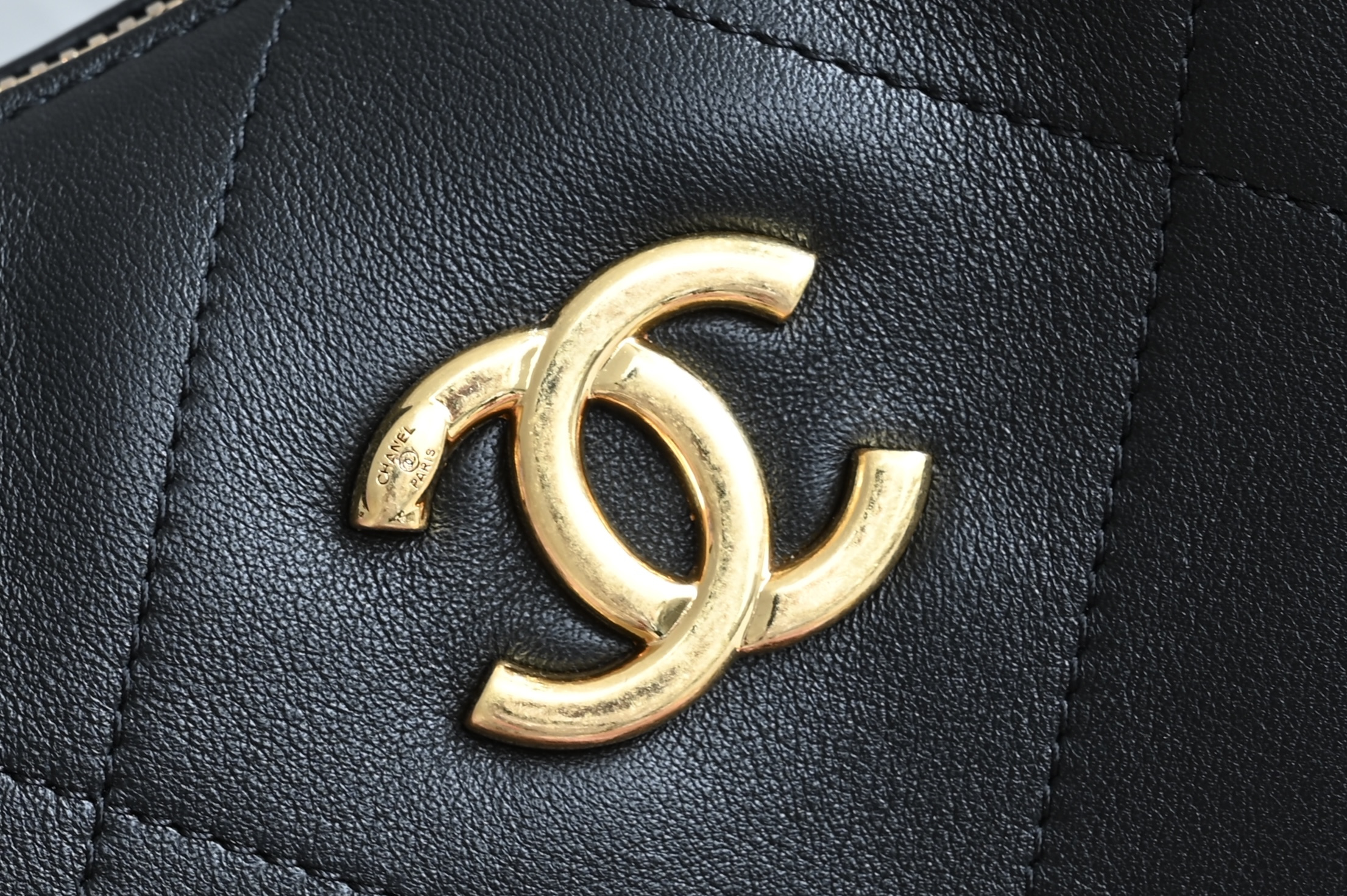 Large Gold Chain Underarm Hobo Bag in Black - 图片 6