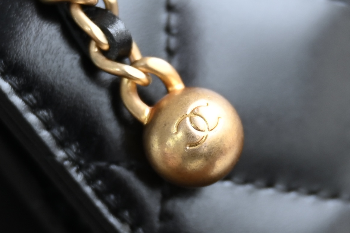 The brand new version of the small gold ball double chain WOC is back with a bang! - 이미지 7