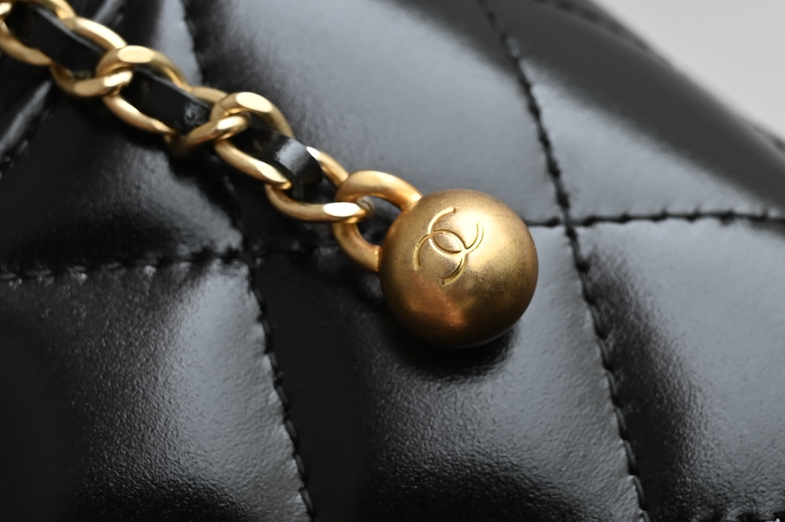 Gold Ball Double Chain Cosmetic Bag - 画像 (7)
