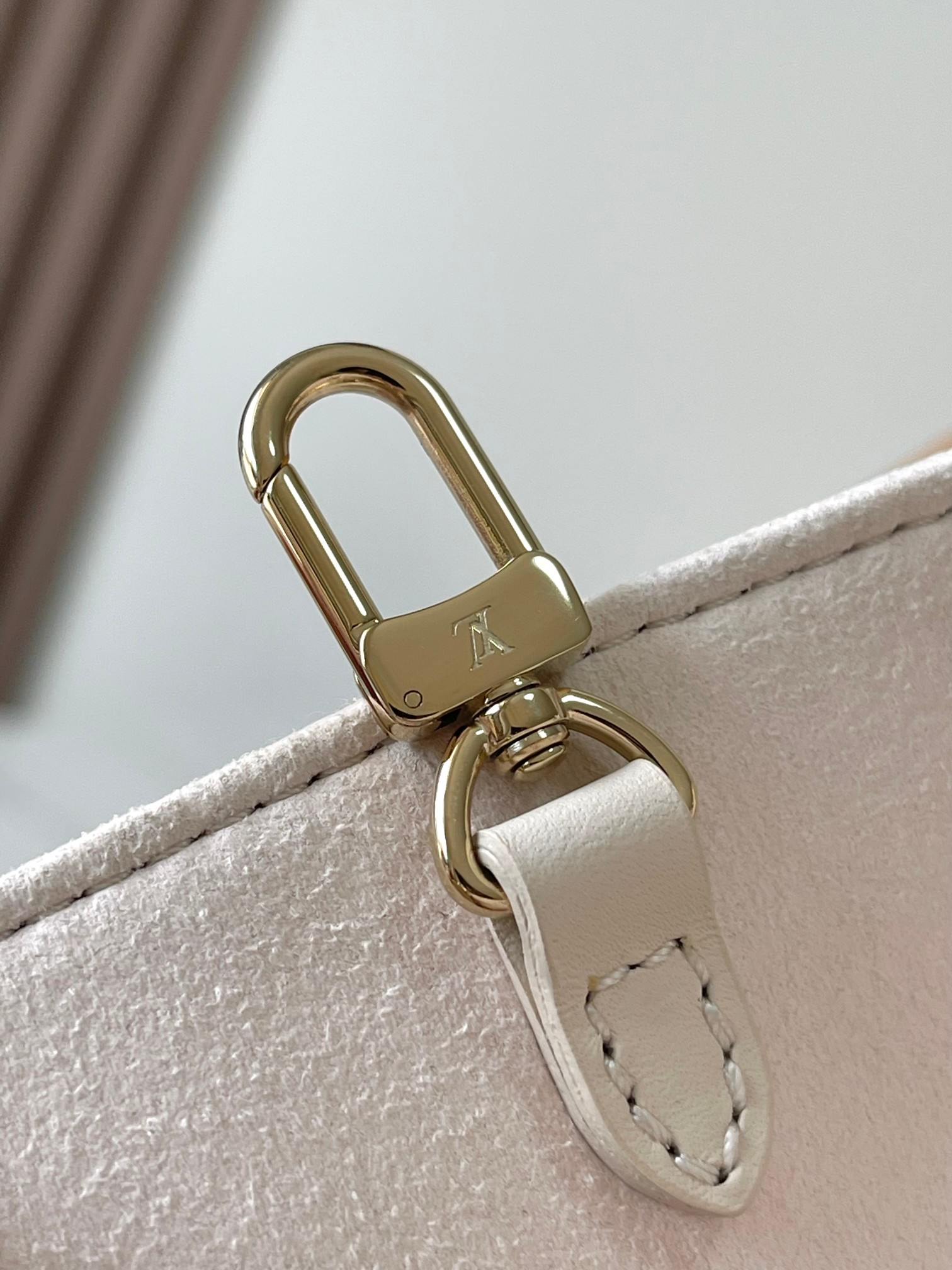 OnTheGo 小号手袋 M25770 - Image 7