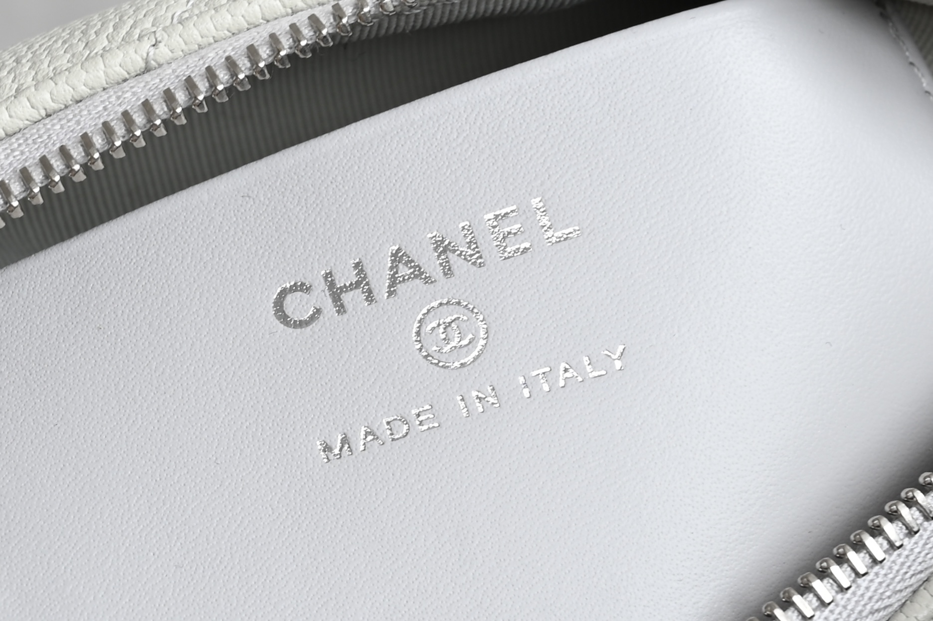 Star-embossed Hobo lunchbox bag - Image 8