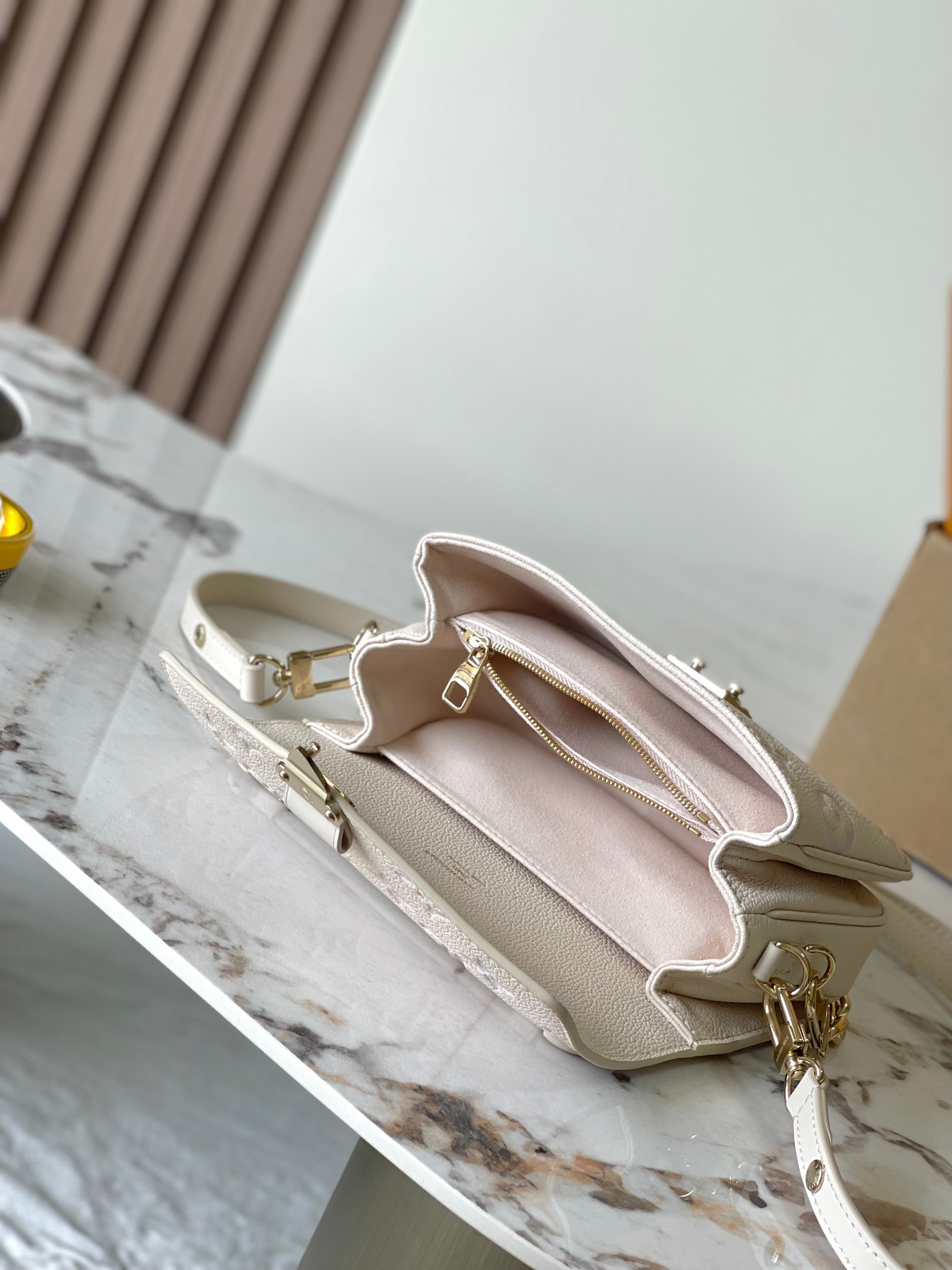 POCHETTE MÉTIS EAST WEST 手袋 M25682 - 图片 8