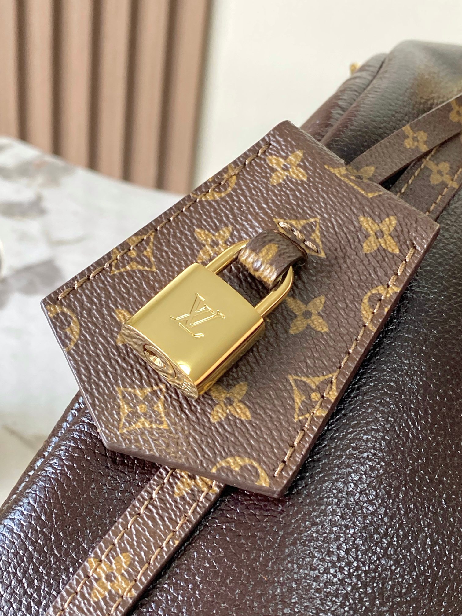 Express中号手袋 M26359 - 画像 (8)