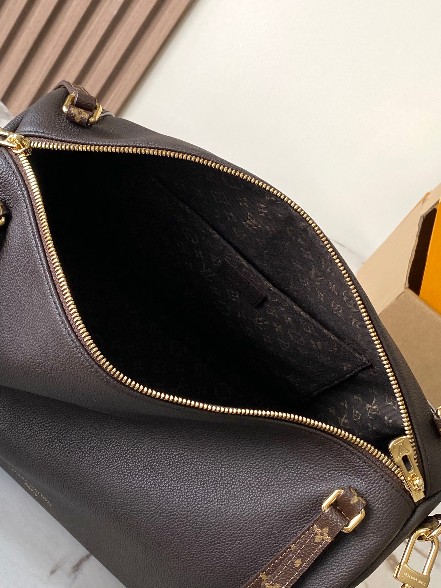 Express中号手袋 M26397 - 画像 (9)