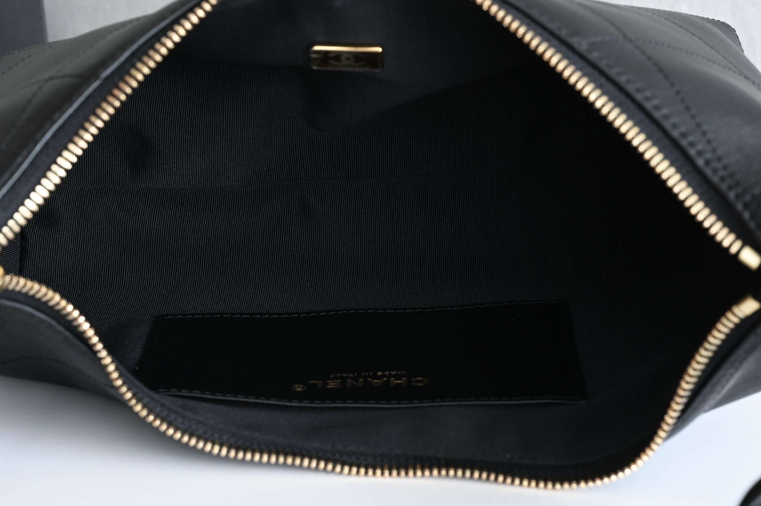 Large Gold Chain Underarm Hobo Bag in Black - 图片 9